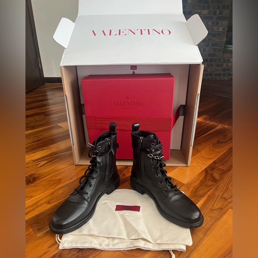 VALENTINO GARAVANI
Rockstud Chain Leather Combat Boots, LIKE NEW - Picture 14 of 16